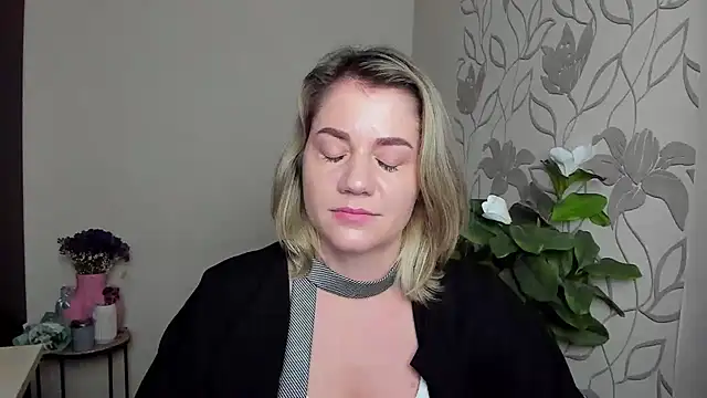 MariaSttone online show from 10/26/25, 10:32