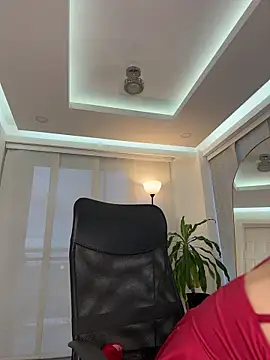 nicollefiorett online show from 11/06/25, 10:36