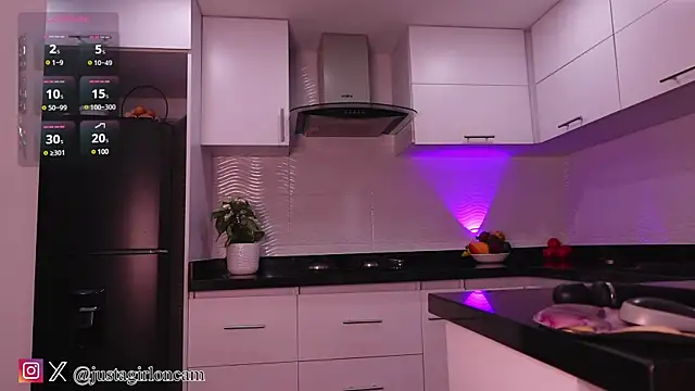 nicollefiorett online show from 03/04/25, 12:29