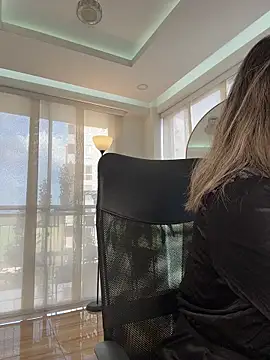 nicollefiorett online show from 11/25/25, 09:26