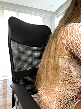 nicollefiorett online show from 10/21/25, 08:52