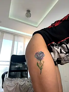 nicollefiorett online show from 12/03/25, 09:25