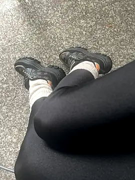 Snapshot of FeetVibe chatting on 10/07/25, 06:47 FeetVibe online show from 10/07/25, 06:47