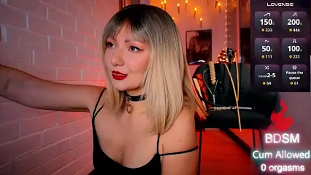 Snapshot of Sandralawrence chatting on 12/15/25, 09:53 Sandralawrence online show from 12/15/25, 09:53