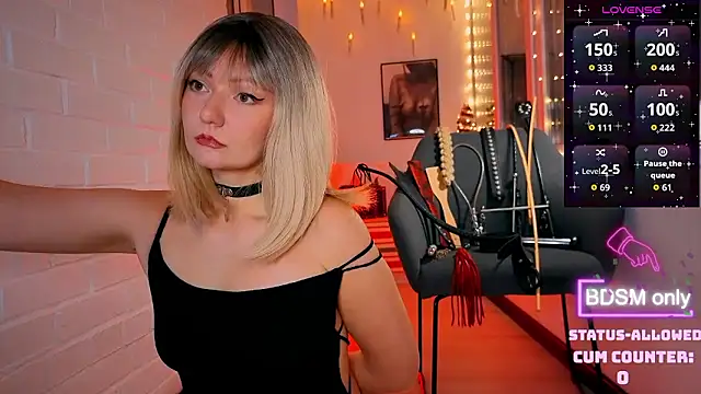 Snapshot of Sandralawrence chatting on 01/10/26, 10:05 Sandralawrence online show from 01/10/26, 10:05