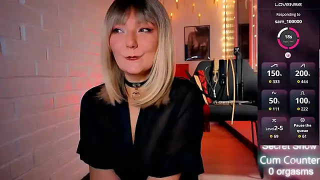 Snapshot of Sandralawrence chatting on 11/22/25, 09:46 Sandralawrence online show from 11/22/25, 09:46