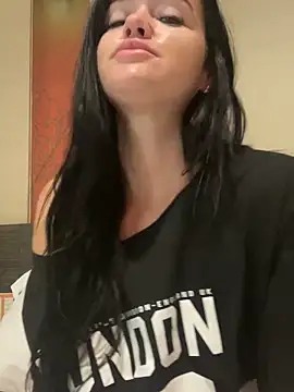 English-Chloe96 online show from 12/20/25, 04:37