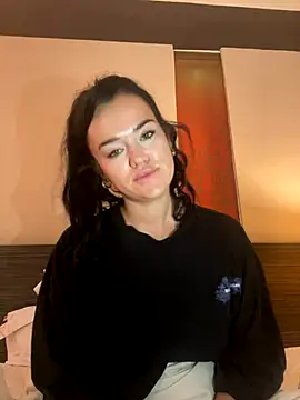 English-Chloe96 online show from 10/13/25, 04:25