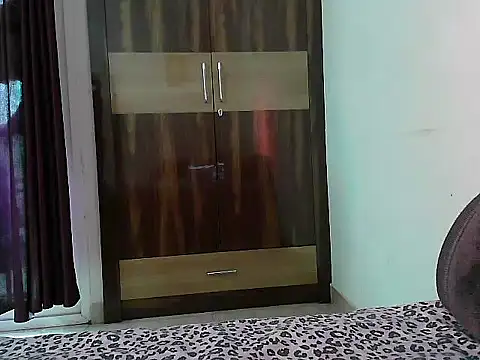 Snapshot of Official_queen chatting on 03/15/26, 06:20 Official queen online show from 03/15/26, 06:20