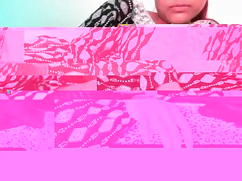 Snapshot of Official_queen chatting on 02/17/26, 06:00 Official queen online show from 02/17/26, 06:00