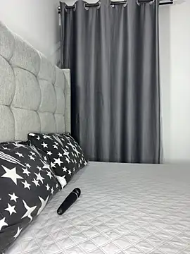 prettiepearl online show from 11/24/25, 08:20