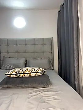 prettiepearl online show from 04/12/26, 01:42