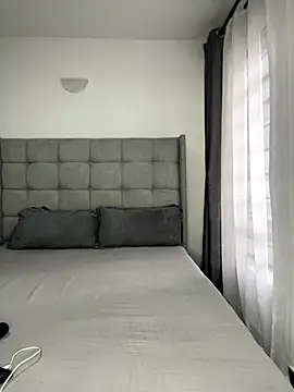 prettiepearl online show from 10/19/25, 09:01