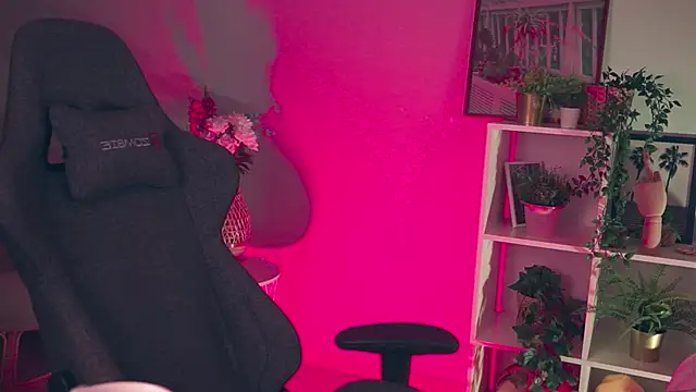 Snapshot of SerenaFerrera chatting on 12/10/24, 08:49 SerenaFerrera online show from 12/10/24, 08:49