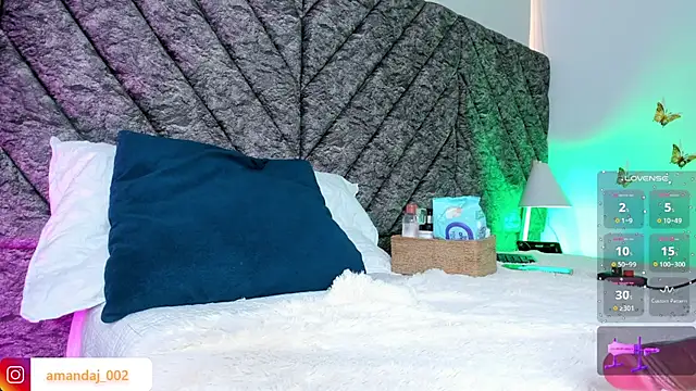 amandaaJones  online show from 10/29/25, 07:57