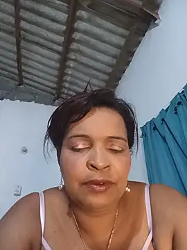 Snapshot of _violetta_- chatting on 06/05/26, 11:21 violetta - online show from 06/05/26, 11:21