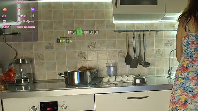 Snapshot of MilfeaN chatting on 11/06/25, 06:06 MilfeaN online show from 11/06/25, 06:06