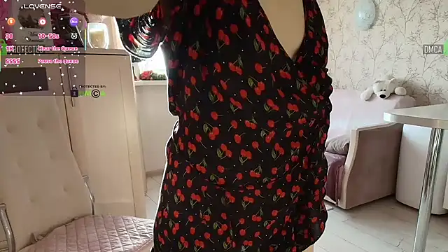 Snapshot of MilfeaN chatting on 12/15/25, 09:26 MilfeaN online show from 12/15/25, 09:26