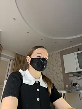 Snapshot of MilfeaN chatting on 11/17/25, 05:28 MilfeaN online show from 11/17/25, 05:28