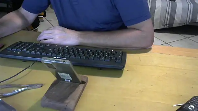 Snapshot of alkro63 chatting on 10/23/25, 06:17 alkro63 online show from 10/23/25, 06:17