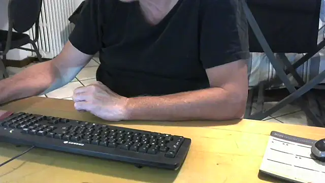 Snapshot of alkro63 chatting on 09/28/25, 06:37 alkro63 online show from 09/28/25, 06:37