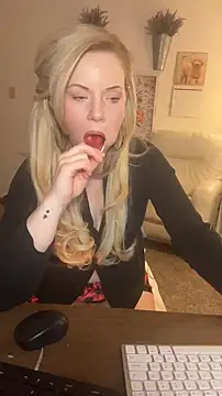 EllaSnow online show from 01/17/25, 08:34