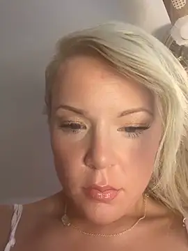 EllaSnow online show from 03/14/25, 08:32