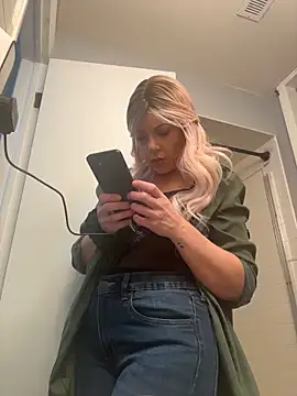 EllaSnow online show from 04/12/26, 07:55