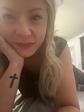 EllaSnow online show from 04/06/26, 05:25