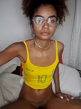 Snapshot of Emanuelle_manu chatting on 06/20/26, 01:10 Emanuelle manu online show from 06/20/26, 01:10
