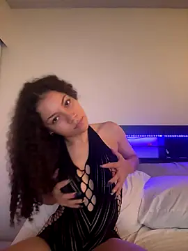 Snapshot of ladylavish chatting on 10/10/25, 05:41 ladylavish online show from 10/10/25, 05:41