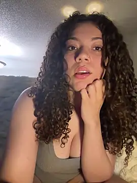 Snapshot of ladylavish chatting on 03/10/26, 05:22 ladylavish online show from 03/10/26, 05:22