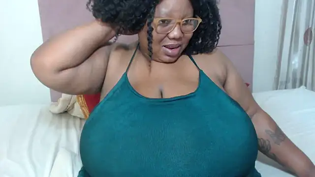 Snapshot of DAIRYBELLELIZxx chatting on 02/25/25, 08:32 DAIRYBELLELIZxx online show from 02/25/25, 08:32