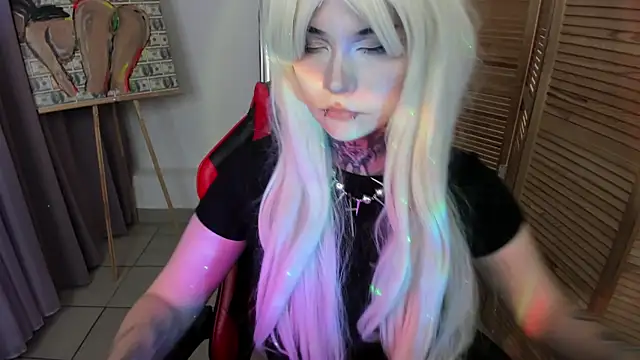 Snapshot of mekurisu chatting on 10/11/25, 01:17 mekurisu online show from 10/11/25, 01:17