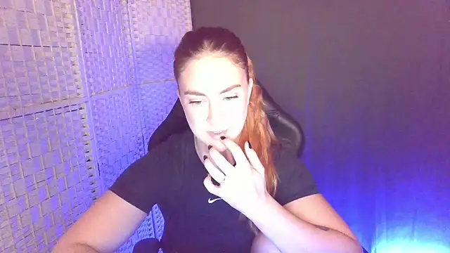 Snapshot of KayleyxEmily chatting on 11/12/25, 09:07 KayleyxEmily online show from 11/12/25, 09:07