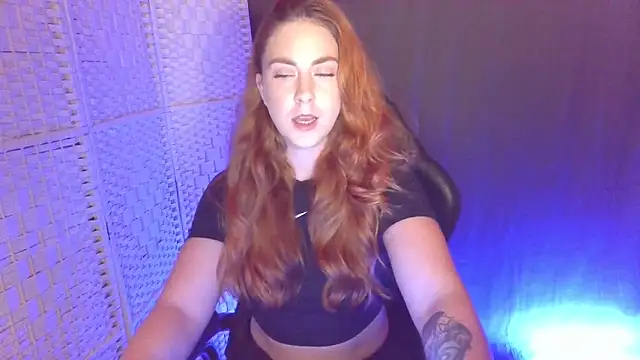 Snapshot of KayleyxEmily chatting on 11/26/25, 09:04 KayleyxEmily online show from 11/26/25, 09:04