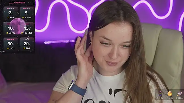 Snapshot of DonnaLustt chatting on 11/02/25, 10:15 DonnaLustt online show from 11/02/25, 10:15