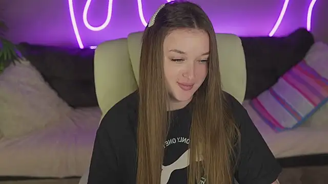 Snapshot of DonnaLustt chatting on 11/19/25, 06:08 DonnaLustt online show from 11/19/25, 06:08