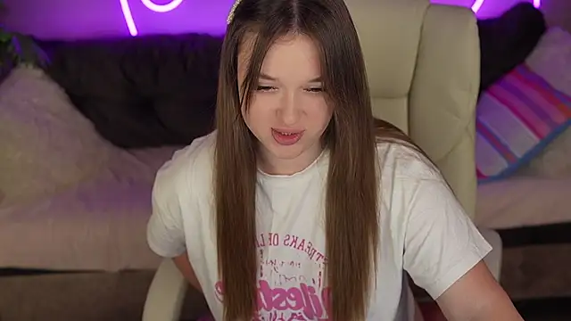 Snapshot of DonnaLustt chatting on 11/21/25, 09:03 DonnaLustt online show from 11/21/25, 09:03