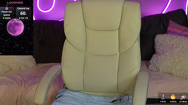 Snapshot of DonnaLustt chatting on 11/14/25, 09:51 DonnaLustt online show from 11/14/25, 09:51