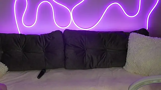 Snapshot of DonnaLustt chatting on 11/10/25, 01:54 DonnaLustt online show from 11/10/25, 01:54