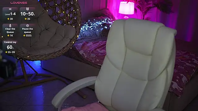 DonnaLustt online show from 05/06/26, 06:45