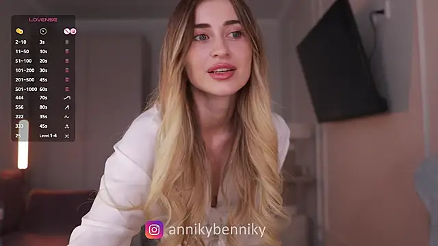 Coconutkittyy online show from 03/04/25, 02:42