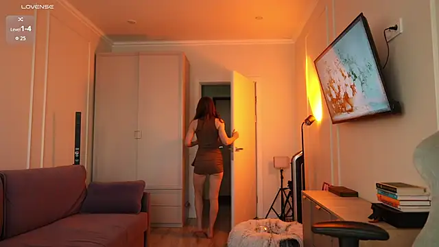 Coconutkittyy online show from 06/19/26, 06:03