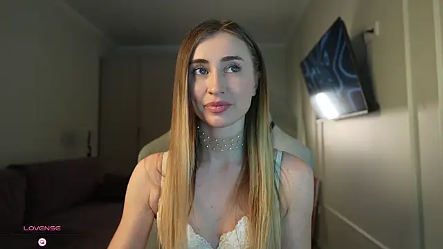 Coconutkittyy online show from 10/26/25, 03:34