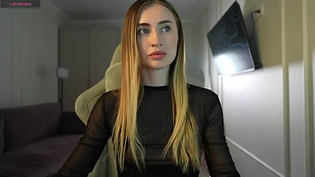 Coconutkittyy online show from 10/23/25, 05:11