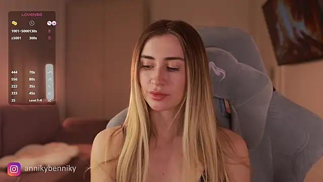 Coconutkittyy online show from 03/09/25, 09:03