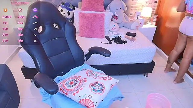 Snapshot of italy___boobs chatting on 11/10/25, 12:59 italy boobs online show from 11/10/25, 12:59