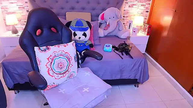 Snapshot of italy___boobs chatting on 11/26/25, 08:14 italy boobs online show from 11/26/25, 08:14