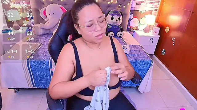 italy   boobs online show from 12/22/25, 07:58